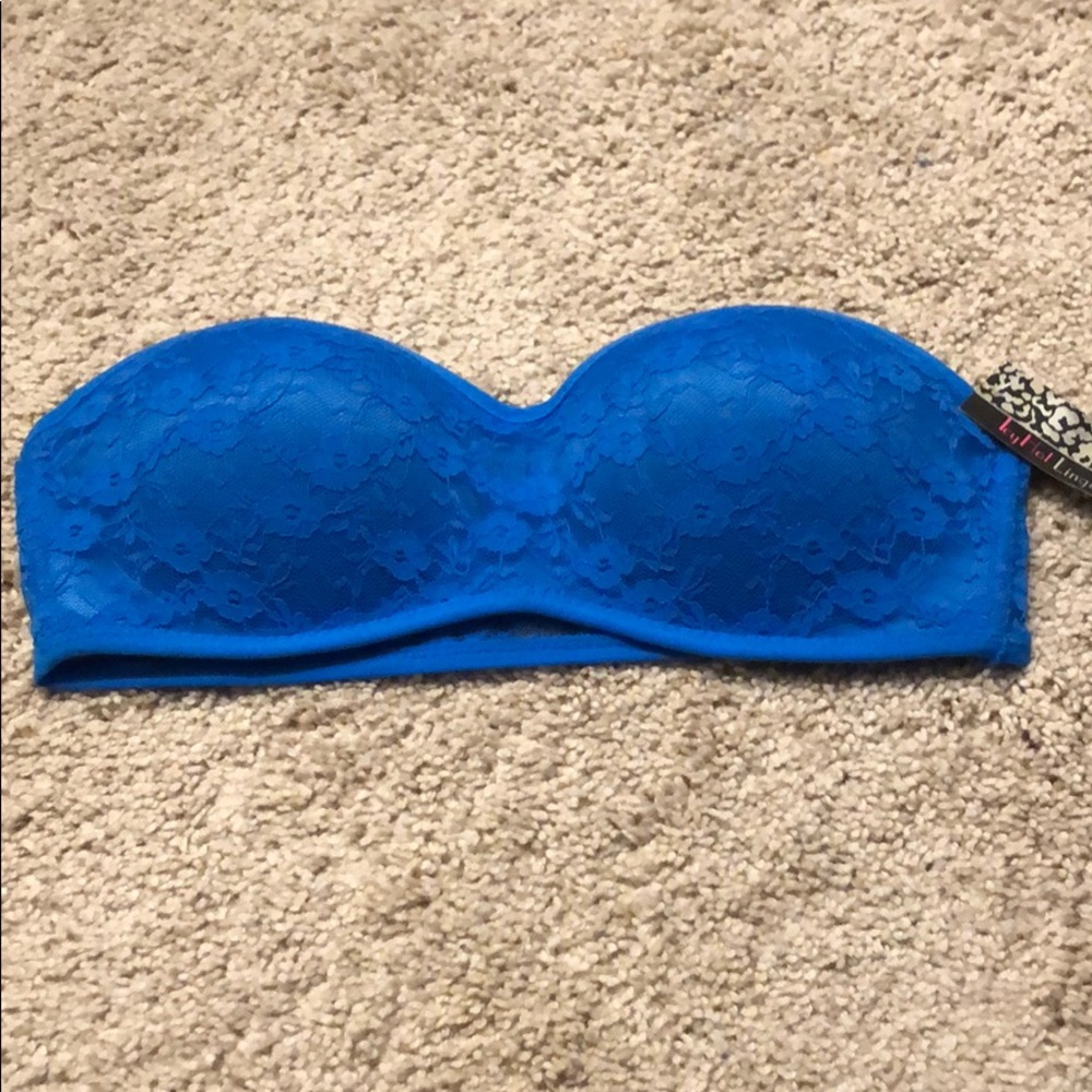 Strapless bra w/ lace on back